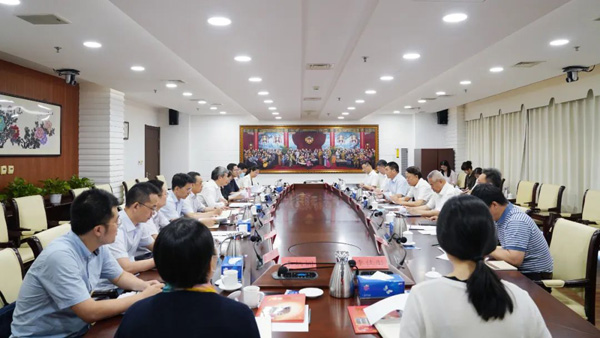 武維華會見財政部副部長許宏才一行