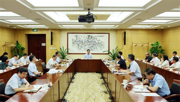 全國(guó)人大常委會(huì)機(jī)關(guān)黨組理論學(xué)習(xí)中心組集中學(xué)習(xí)擴(kuò)大會(huì)議召開(kāi)