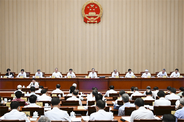 趙樂際主持十四屆全國人大常委會第五次會議
