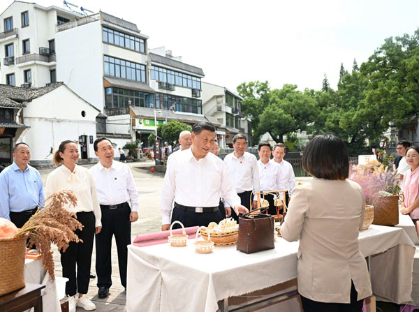  習(xí)近平在浙江金華市考察調(diào)研