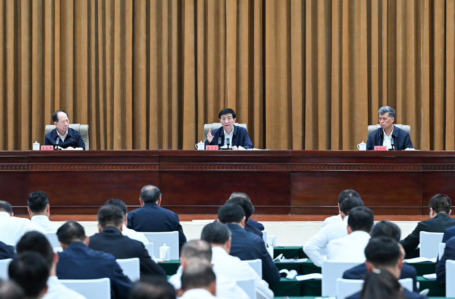 第九次全國對口支援新疆工作會議召開 王滬寧出席并講話