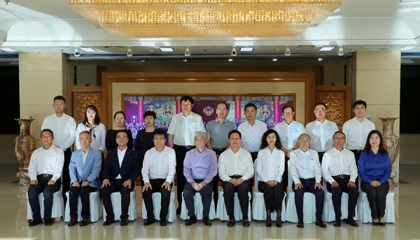  丁仲禮一行走訪民盟黑龍江省委會機(jī)關(guān)