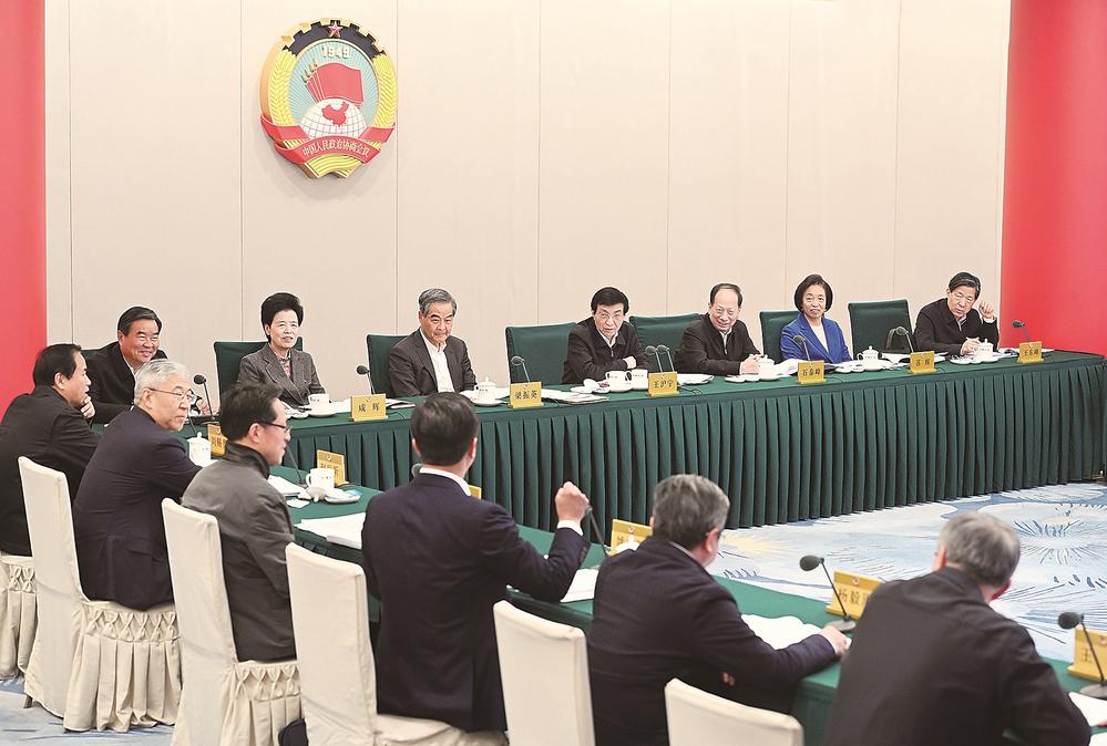 全國(guó)政協(xié)召開(kāi)遠(yuǎn)程協(xié)商會(huì) 圍繞“加強(qiáng)兩岸產(chǎn)業(yè)合作 打造兩岸共同市場(chǎng)”協(xié)商議政 王滬寧主持