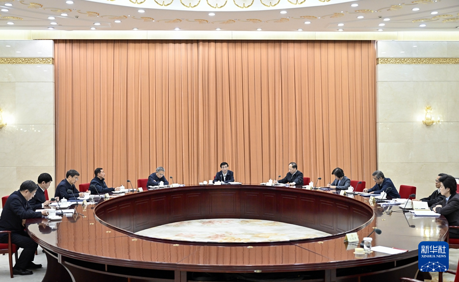 中共全國政協(xié)黨組理論學習中心組舉行2024年第一次集體學習 王滬寧主持并講話