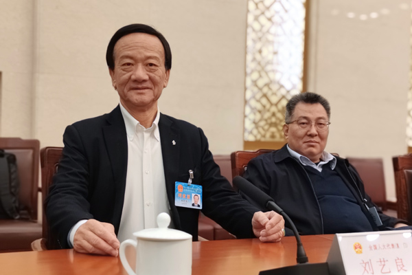  澳門全國(guó)人大代表應(yīng)邀列席十四屆全國(guó)人大常委會(huì)第七次會(huì)議