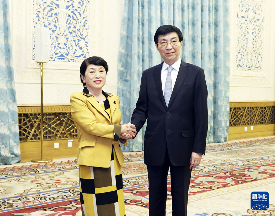 王滬寧會見日本社民黨代表團(tuán)