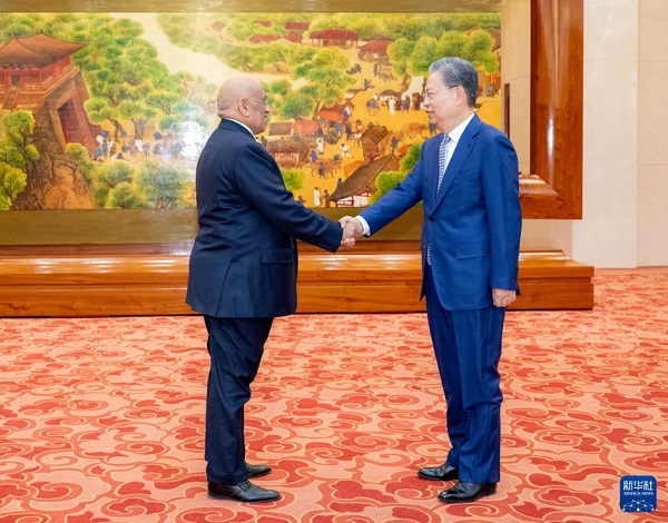  趙樂(lè)際同吉布提國(guó)民議會(huì)議長(zhǎng)迪萊塔舉行會(huì)談