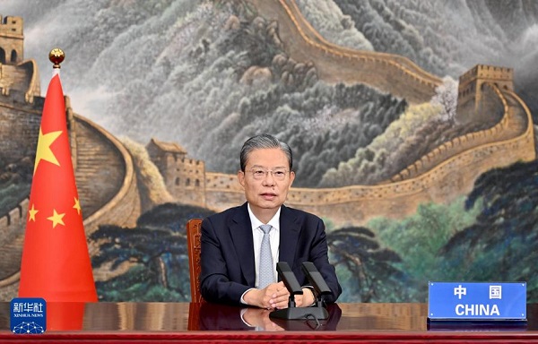  趙樂(lè)際在“中立之友小組”成員國(guó)議會(huì)領(lǐng)導(dǎo)人會(huì)議上發(fā)表視頻致辭