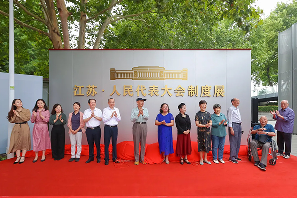 為人民奮斗不止 七十載風(fēng)雨兼程